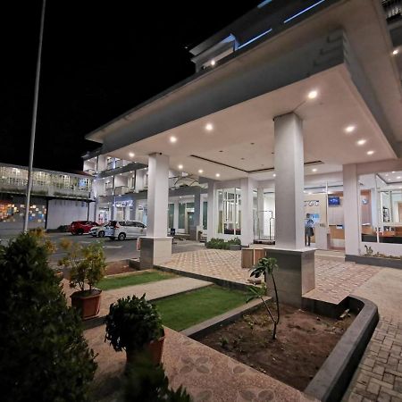 Naka Hotel Kupang Kupang  Exteriör bild