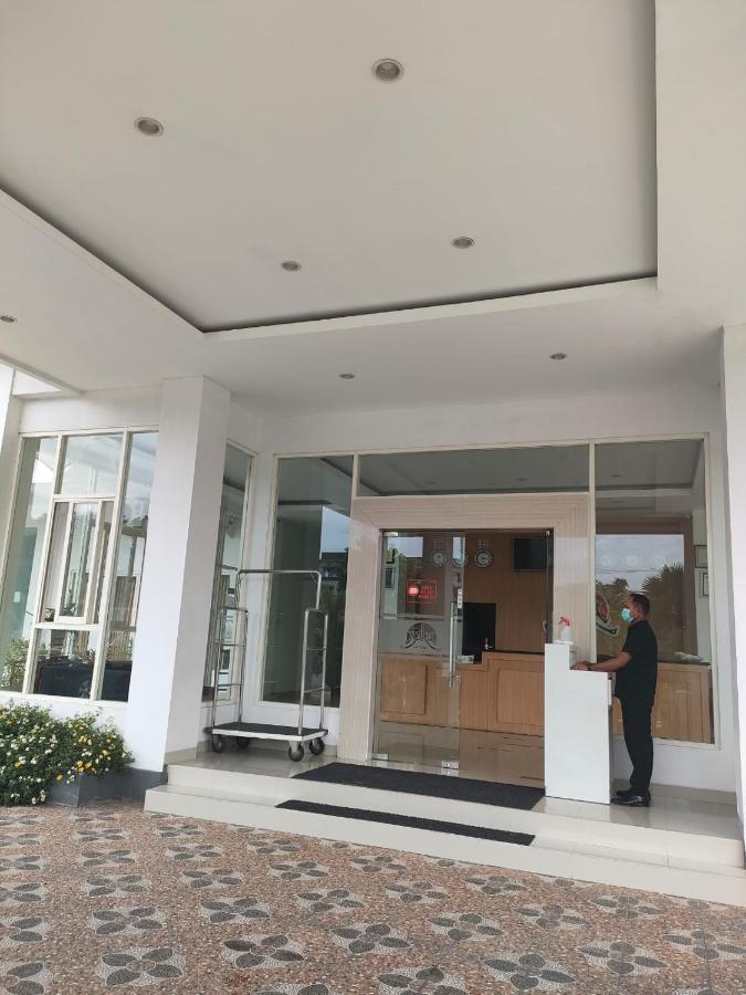 Naka Hotel Kupang Kupang  Exteriör bild