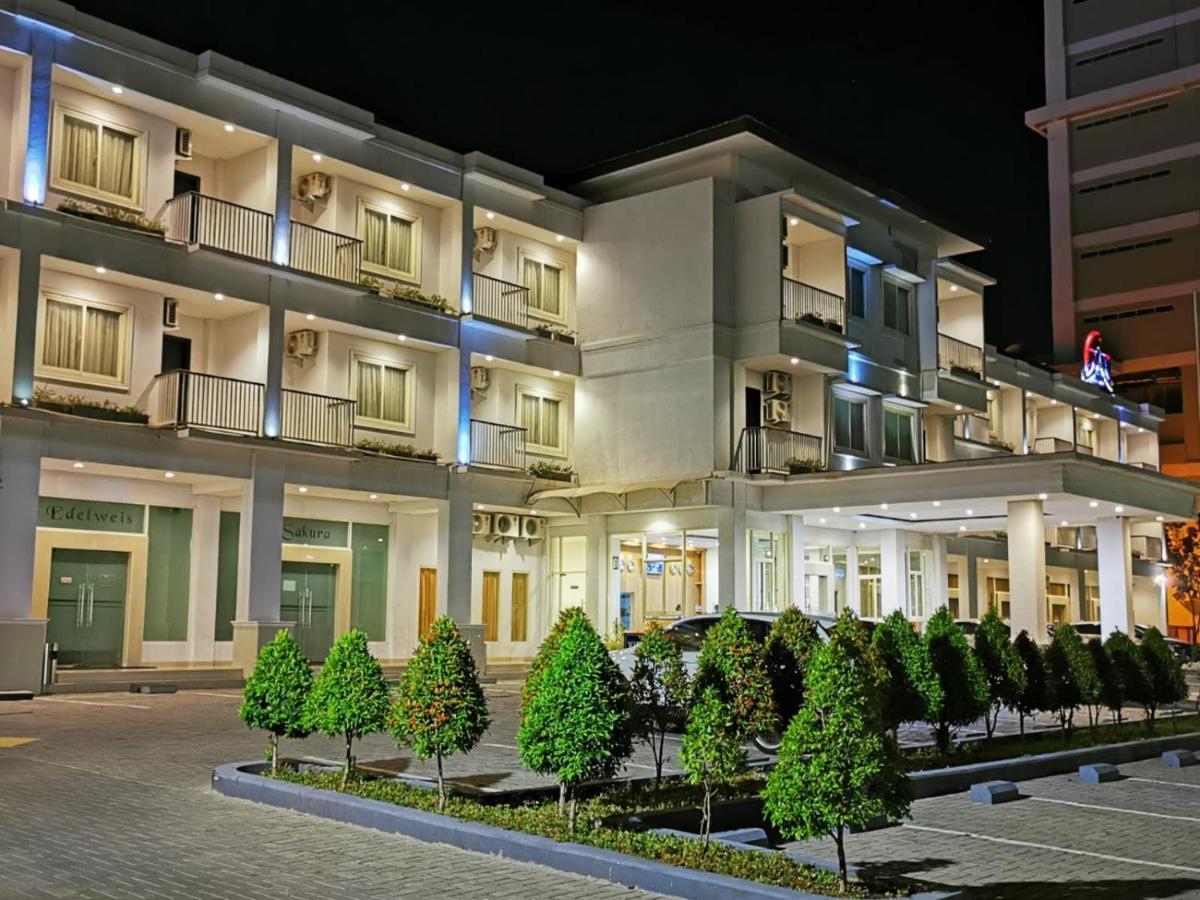Naka Hotel Kupang Kupang  Exteriör bild