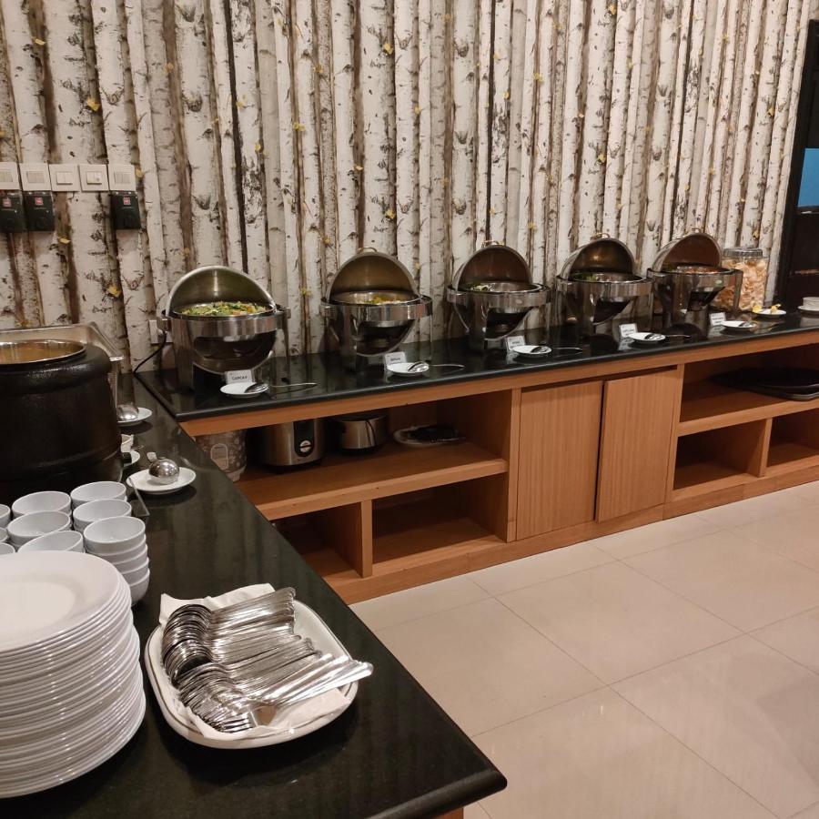 Naka Hotel Kupang Kupang  Exteriör bild