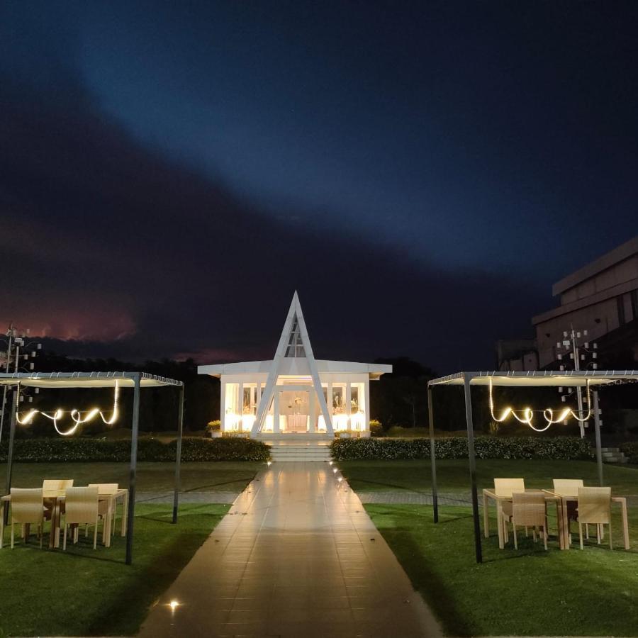 Naka Hotel Kupang Kupang  Exteriör bild