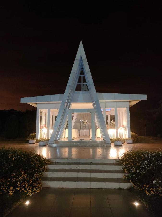 Naka Hotel Kupang Kupang  Exteriör bild