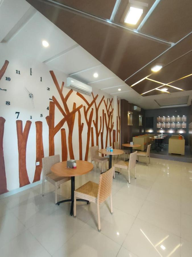 Naka Hotel Kupang Kupang  Exteriör bild