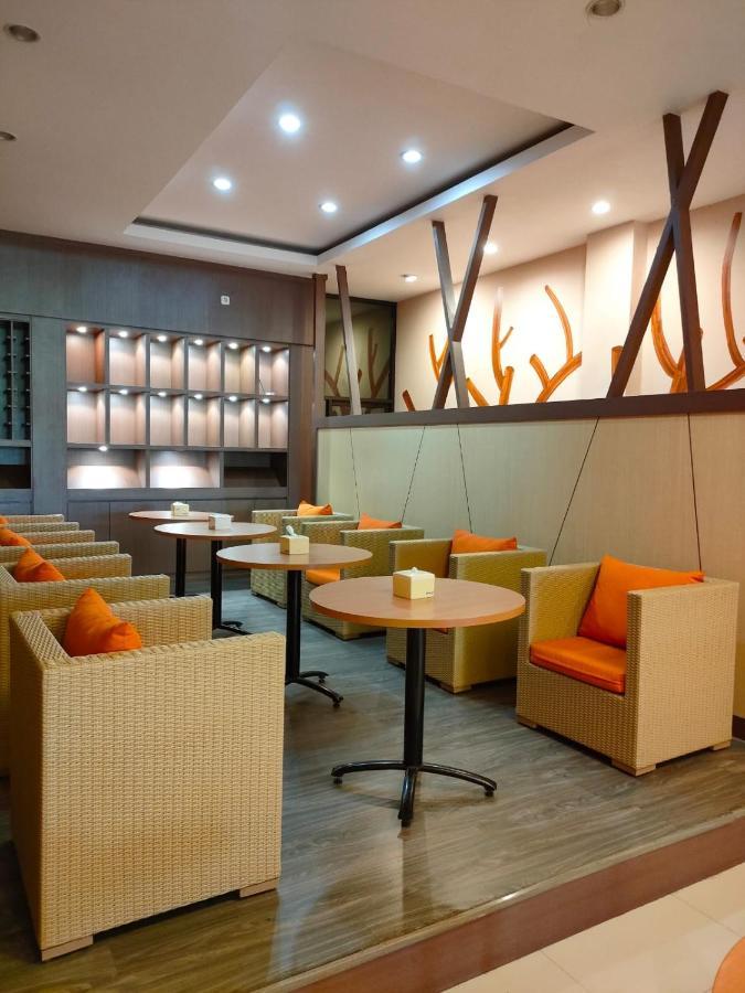 Naka Hotel Kupang Kupang  Exteriör bild