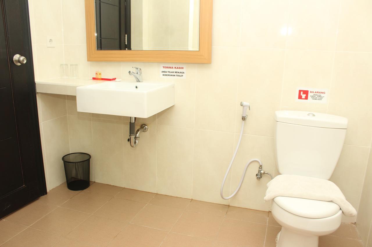 Naka Hotel Kupang Kupang  Exteriör bild