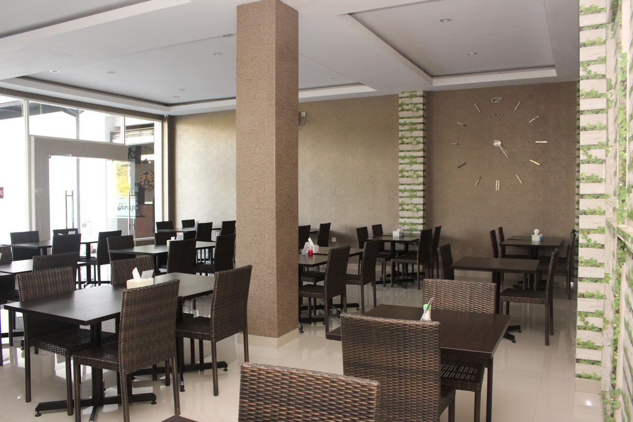 Naka Hotel Kupang Kupang  Exteriör bild
